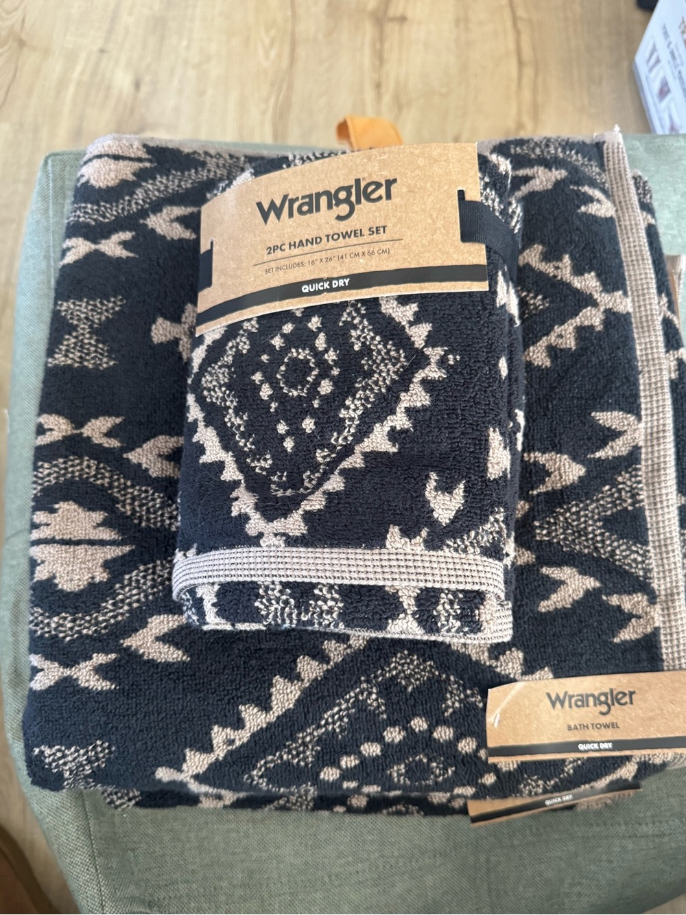 Wrangler black & Tan Aztec patterned 2 bath towels and hand towel set